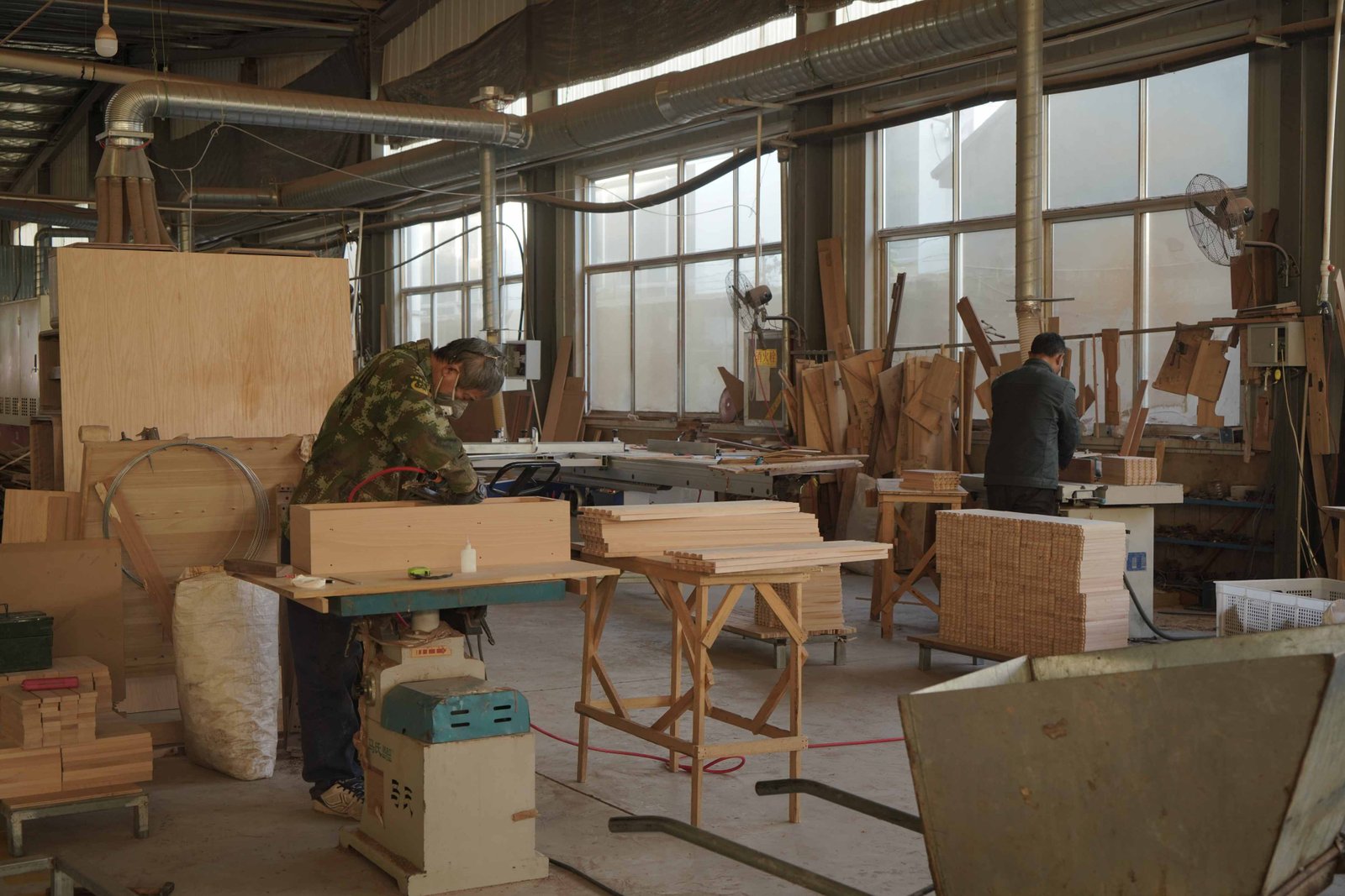 Solid wood furniture sanding workshop