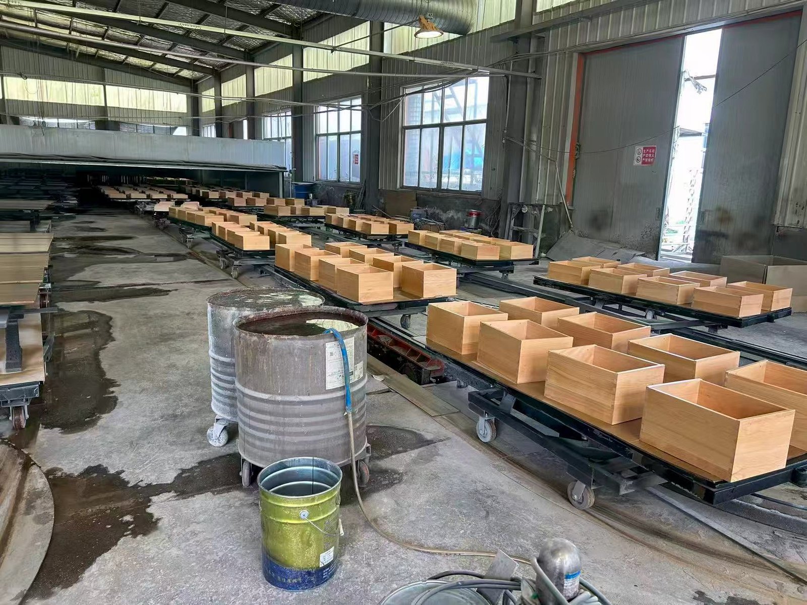 Solid wood furniture spray painting