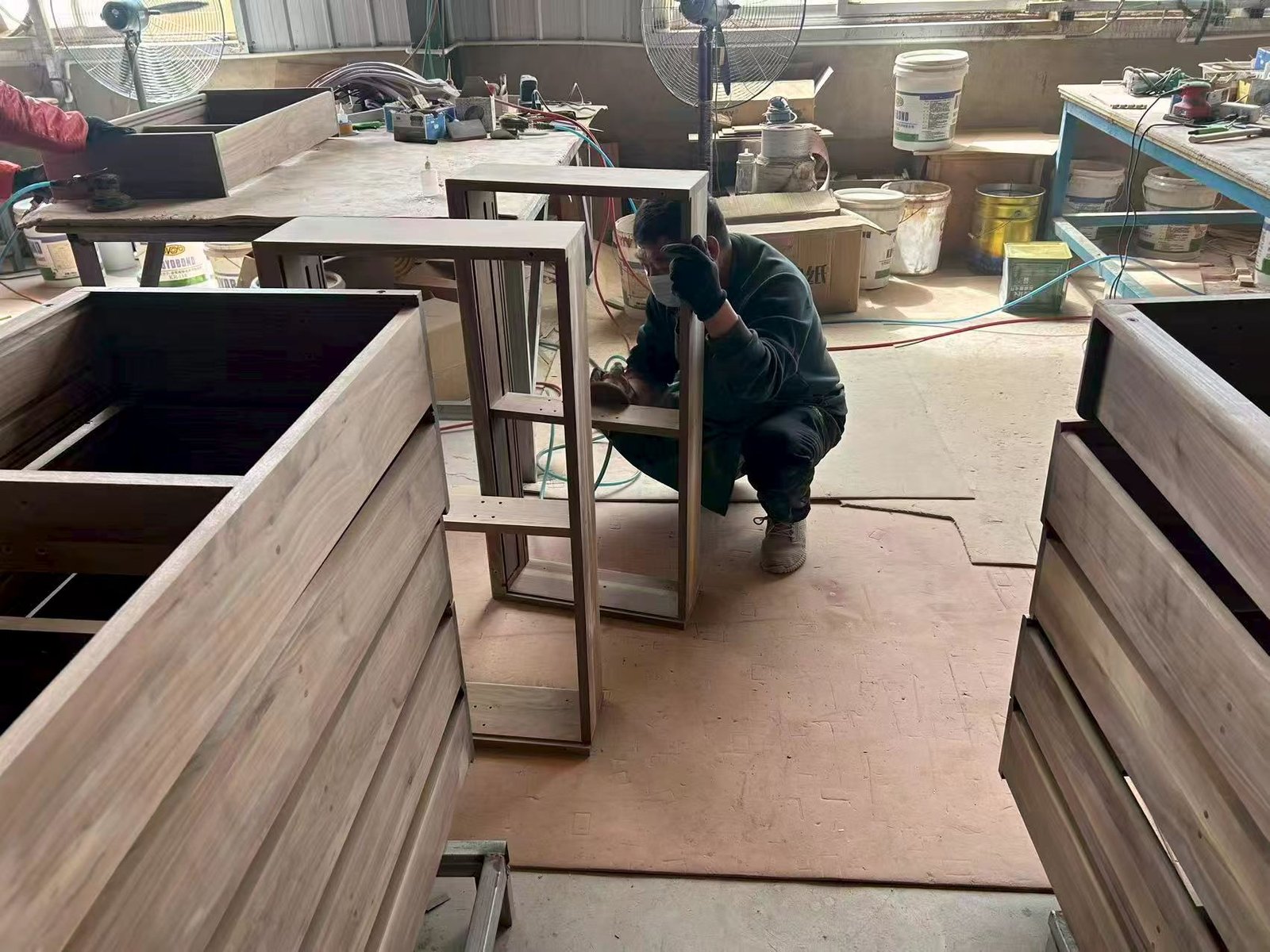 Solid wood furniture detailed sanding assembly