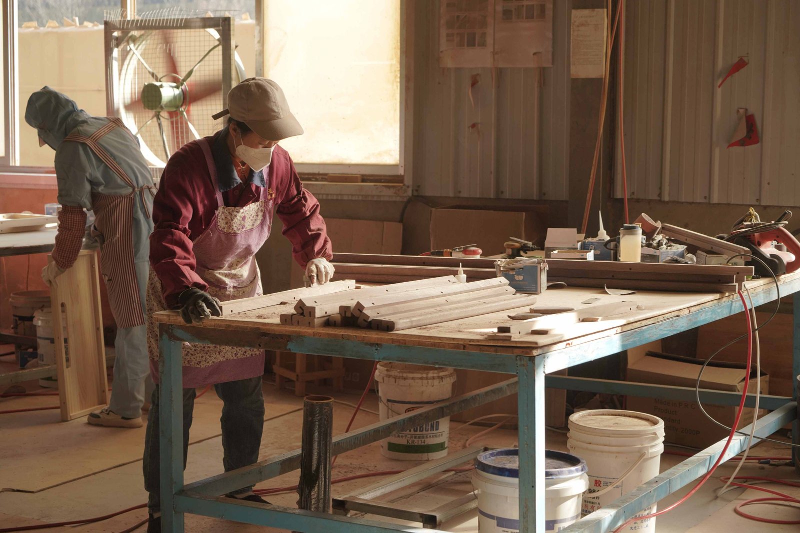 Solid wood furniture sanding assembly stage